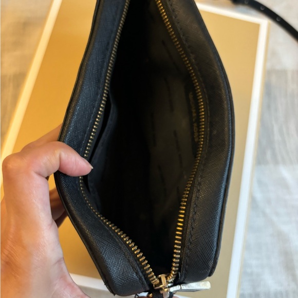 Small Michael Kors shoulder bag. In great condition - Picture 3 of 3